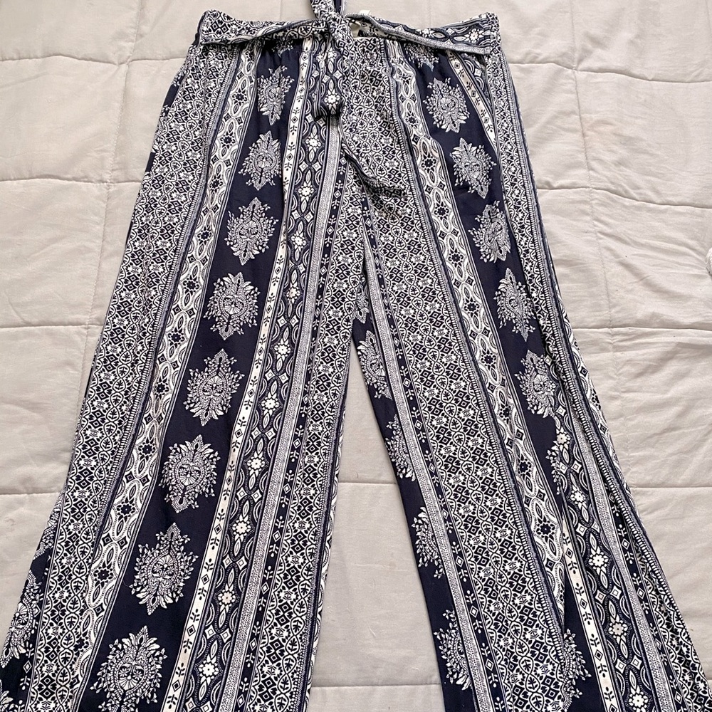 LOOSE PANTS💙🤍